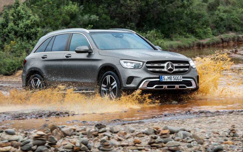 Comparison MercedesBenz GLA 250 2021 vs MercedesBenz GLCClass